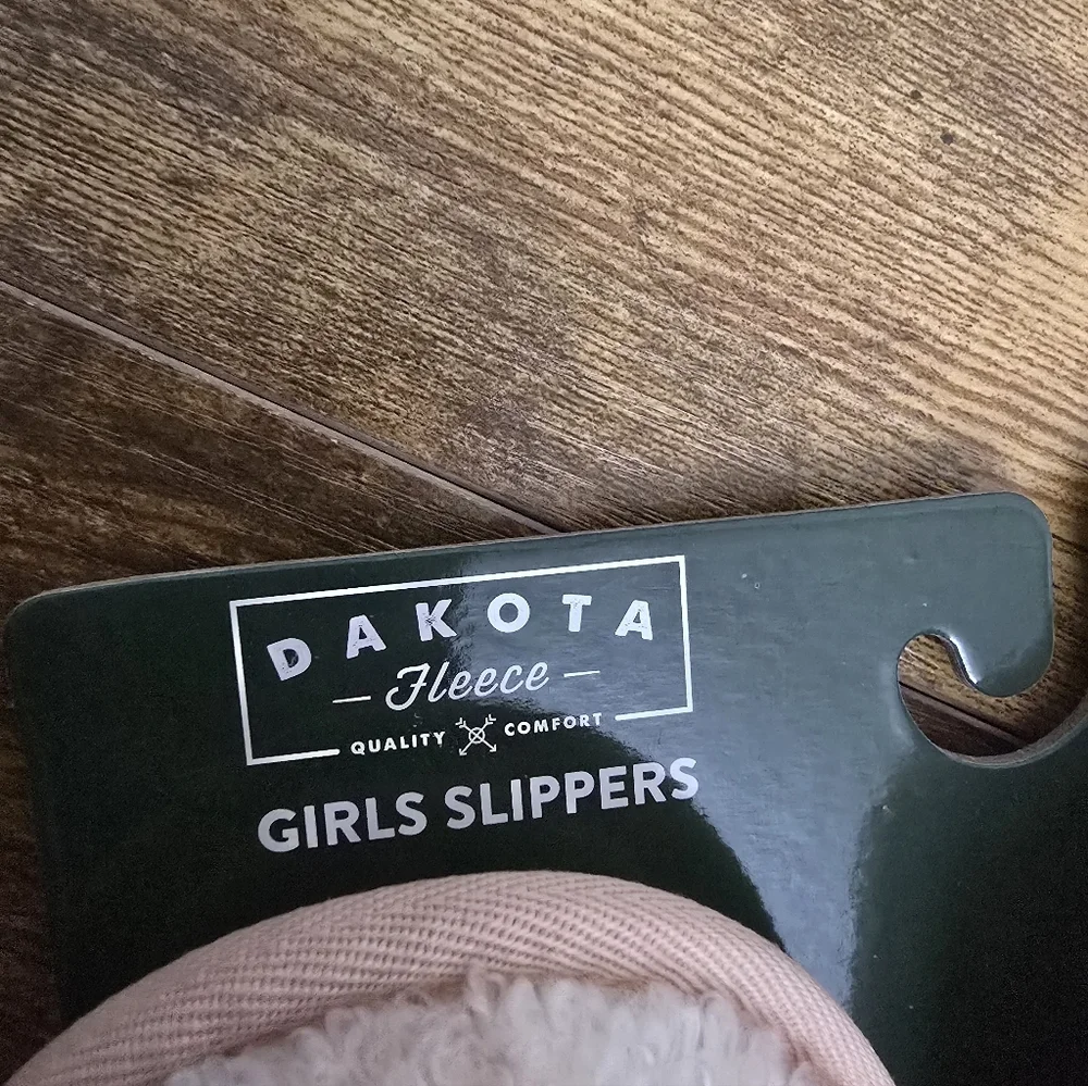 New Dakota Fleece Girls Smiley Slippers Size Large 2/3